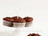 Chocolate – cherry muffins. Sfumature in “Bianco & Nero”