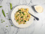 Creamy pasta with peas