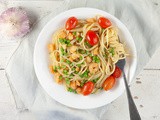 Shrimp and peas spaghetti