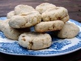 Almond, pistachio and cardamom cookies