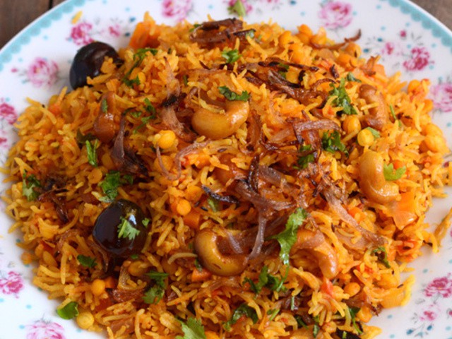 https://verygoodrecipes.com/images/blogs/padhuskitchen/chana-dal-pulao-bengal-gram-dal-rice.640x480.jpg