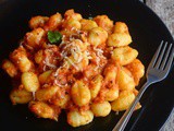Gnocchi with Tomato Sauce Recipe-Potato Gnocchi with Fresh Tomato Sauce