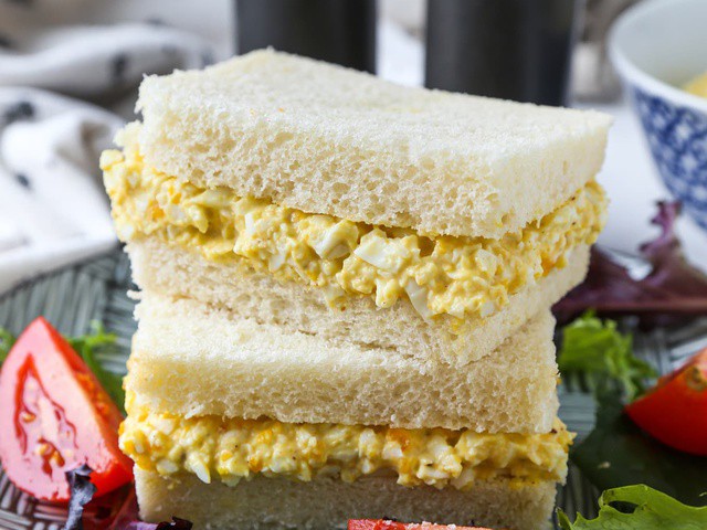 Japanese Egg Sandwich Recipe (Tamago Sando) - Hungry Huy