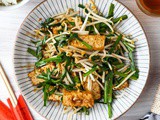 Stir Fried Bean Sprouts with Tofu and Garlic Chives