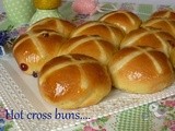 Hot cross buns (con pasta madre) i panini dolci anglosassoni....e Buona Pasqua
