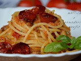 Spaghettoni con pomodorini confit e mollica
