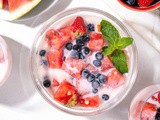 Lagi Gerah? Yuk Buat Resep Hwachae Alias Sop Buah Korea Manis dan Segar