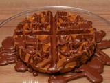 Resep Chocolate Waffle Saus Coklat, Dalamnya Lembut Luarnya Renyah Banget