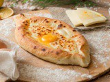 Resep Khachapuri Bread, Roti Pipih Asal Georgia Topping Keju Lumer