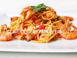 Ricetta Spaghetti con gamberi, surimi di aragosta, zucchine e pomodorini di Dany