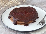 Pancake proteici vegani al cacao per una Sacher fit veloce e deliziosa! [videoricetta]