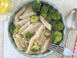 Pasta con broccoli e hummus di ceci