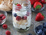 Easy To Go Pavlova In a Jar ~ a Layered To Go Treat