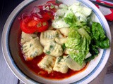 Basilikum Gnocchi mit Tomatensauce und Salaten