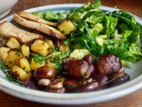 Kräutersaitlinge,Champignon,roh gebratene Bratkartoffel,Römersalat , vegan
