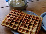 Mandelwaffeln mit Sahne