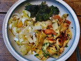 Nudelpfanne mit Pilzen,Chicoreesalat,gebratene Brokkoli, vegan