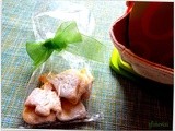 Biscotti friabilissimi (ricetta con amido e senza latticini) a tema pasquale  e un'idea  per Pasqua