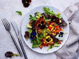Fiori nel piatto: 10 piante commestibili per la tua insalata