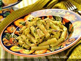 Pasta al pesto crudo di zucchine e mandorle