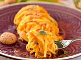 Pasta con crema di zucca, salvia e amaretti