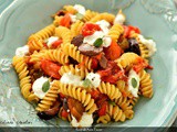 Pasta con peperoni arrostiti olive e burrata