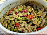 Pasta fredda con pesto, fagiolini e pomodori secchi