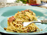 Spaghetti aglio e olio con noci, limone e bottarga di tonno