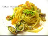 Spaghetti con vongole, zucchine e bottarga