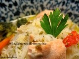 Zuppa di vermicelli di riso con salmone e zenzero