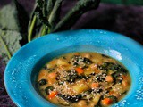 Zuppa vegana di ceci patate e cavolo nero