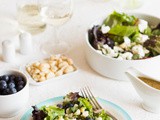 Salad with goatcheese and blueberries