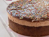 עוגת שוקולד עם גנאש מוקצף על בסיס עוגיות