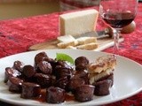 Χειμωνιάτικα λουκάνικα με σάλτσα κόκκινου κρασιού - και κάστανα