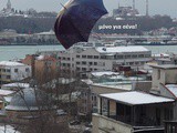 Η ιστορία της υφασμάτινης ομπρέλας στην πόλη - μόνο για σένα