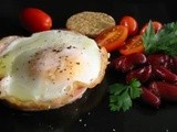 Αυγά, μάτια ή ομελέτα, σε ταρτούλα μπέϊκον  - για γιορτινά πρωϊνά