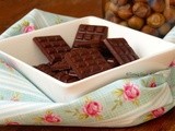 Raw cocoa with mulberries, hazelnuts and lucuma powder (chocolate) #vegan