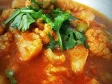 Gobi Matar Rasedar / Cauliflower peas Curry