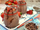 Σοκολατένια κρέμα με φράουλες κ σπόρους chia-Chocolate strawberry chia pudding