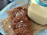 Μπισκότα με σοκολατένιο ταχίνι, βρώμη κ καρύδα – Chocolate tahini coconut oat cookies