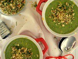 Σούπα βελουτέ με αρακά κ ψίχουλα αμυγδάλου – Creamy pea soup with almond crumbs