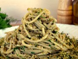 Σπαγγέτι με μυρωδικά κ λεμονάτα ψίχουλα καρυδιού-Herbed spaghetti with lemony walnut crumbs