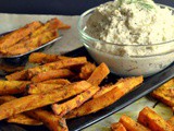 Πικάντικες ψητές γλυκοπατάτες με κρέμα κάσιους – Spicy sweet potato fries with cashew cream
