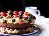 Sponge cake con crema pasticcera e frutti di bosco