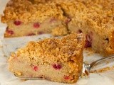 Cake with apples and cranberries