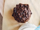 Biscotti senza farina con avocado e gocce di cioccolato | Ricetta sana senza zuccheri raffinati