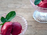 Roasted strawberry and coconut milk sherbet - Παγωτό με ψημένες φράουλες και γάλα καρύδας