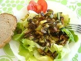 Toplo - hladna salata od tikvice, paprike, šampinjona i endivje