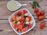 Insalata di pomodoro, melone e anguria