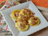 Ravioli di zucca con guanciale croccante